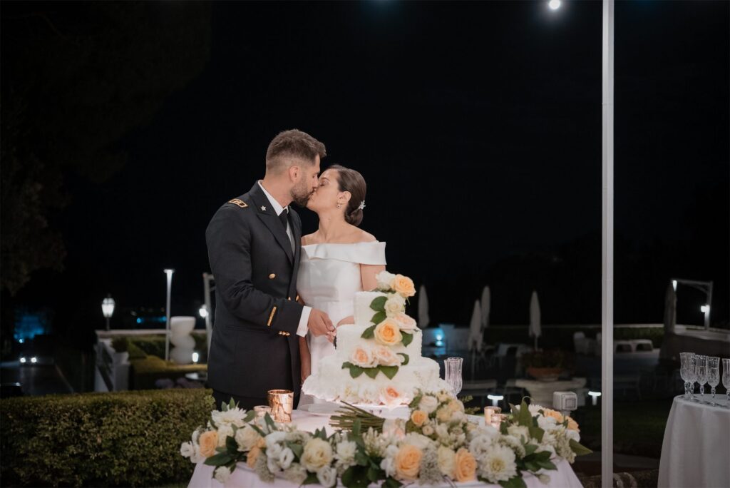 Il taglio della torta a Villa Cilento, Posillipo (Napoli)