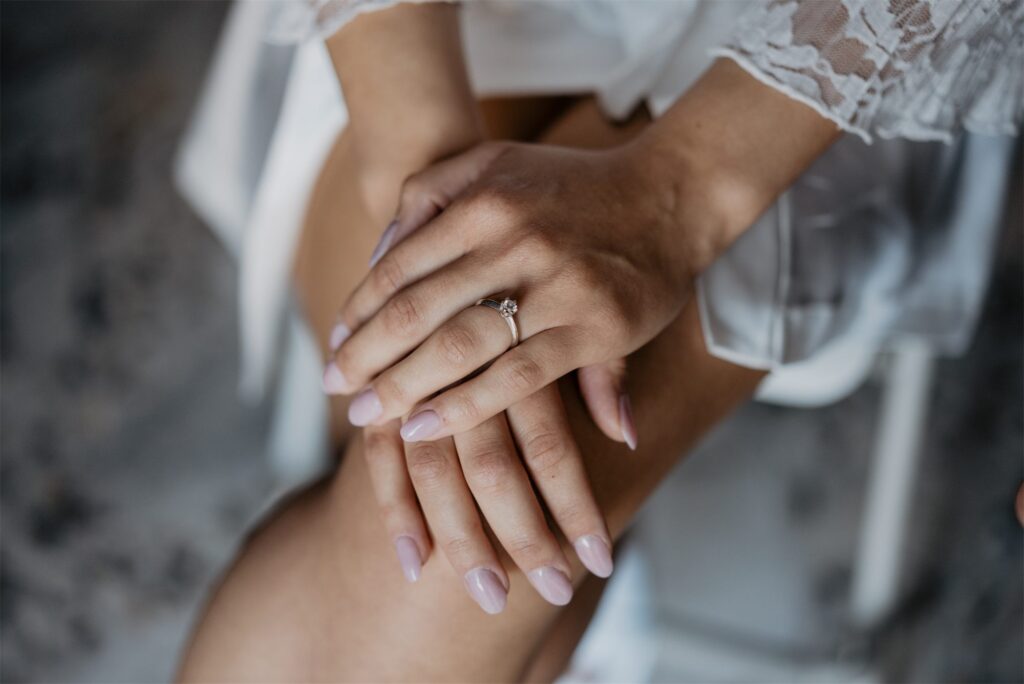 Alessandra si prepara a casa con la famiglia prima del matrimonio ad Amalfi