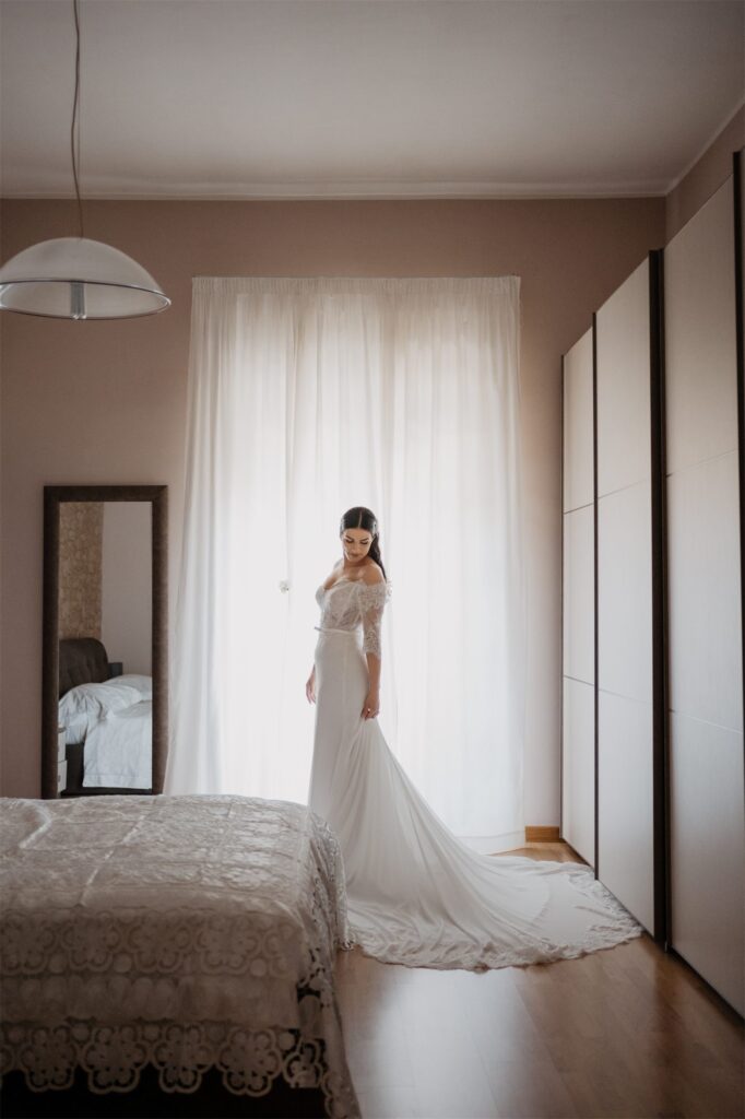 Alessandra si prepara a casa con la famiglia prima del matrimonio ad Amalfi