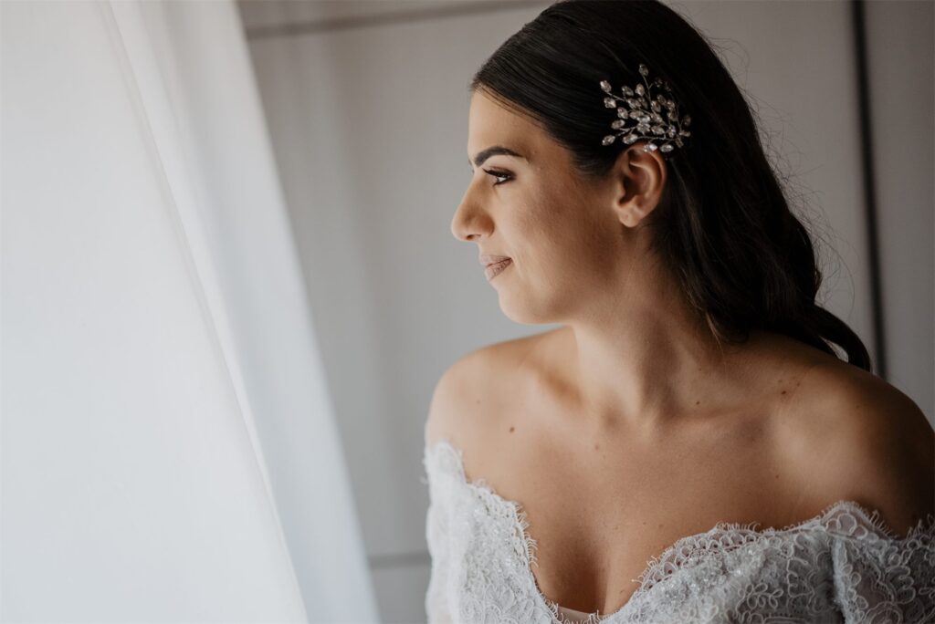 Alessandra si prepara a casa con la famiglia prima del matrimonio ad Amalfi