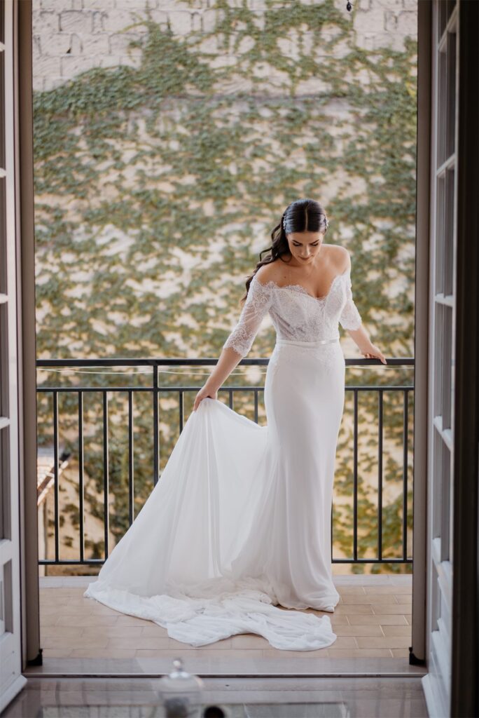Alessandra si prepara a casa con la famiglia prima del matrimonio ad Amalfi
