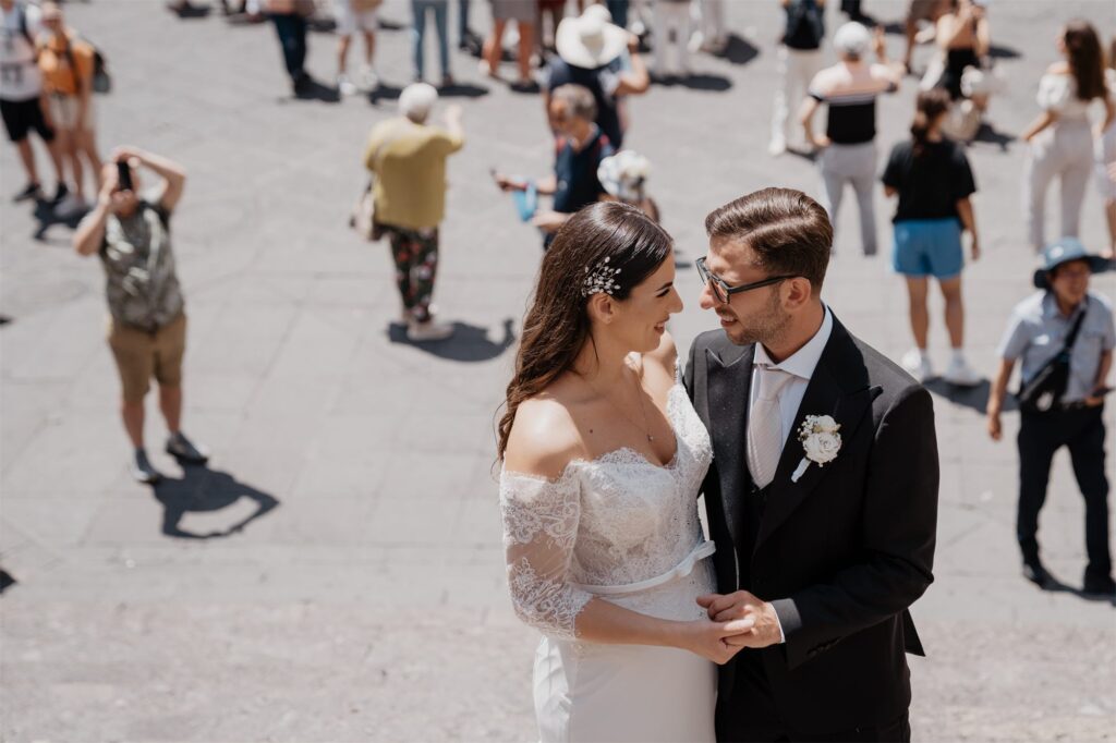 Alessandro e Alessandra tra le scalinate e i vicoli di Amalfi