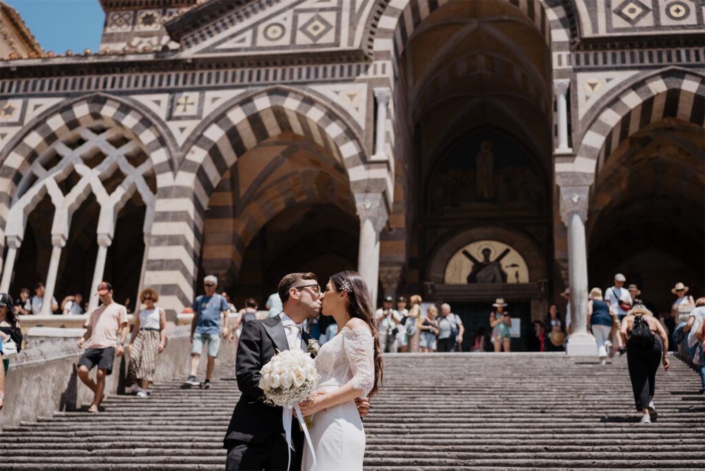 Alessandro e Alessandra tra le scalinate e i vicoli di Amalfi