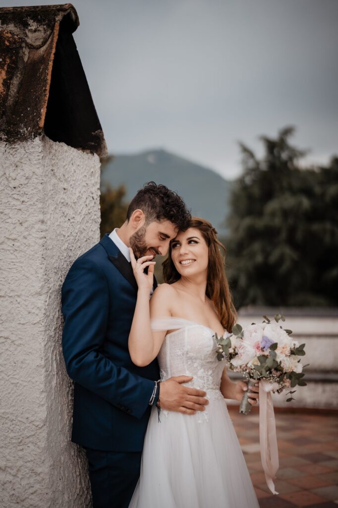 Alessandro e Silvana nei giardini del Casale dei Baroni