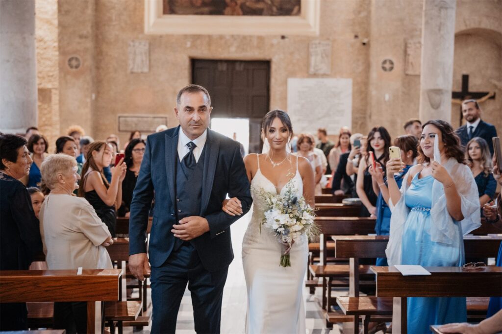 Il matrimonio nella chiesa di San Pietro Apostolo a Minturno - foto 4
