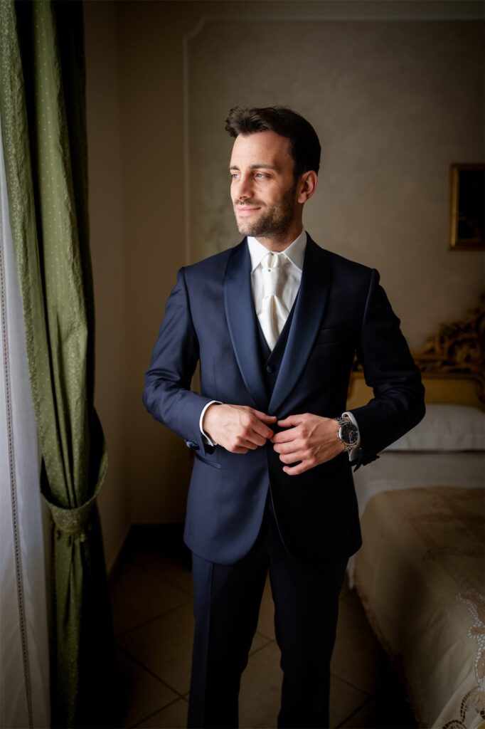 Preparativi dello sposo Antonio prima del matrimonio a Villa Althea