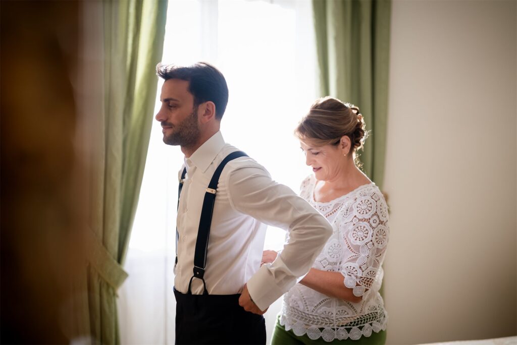 Preparativi dello sposo Antonio prima del matrimonio a Villa Althea