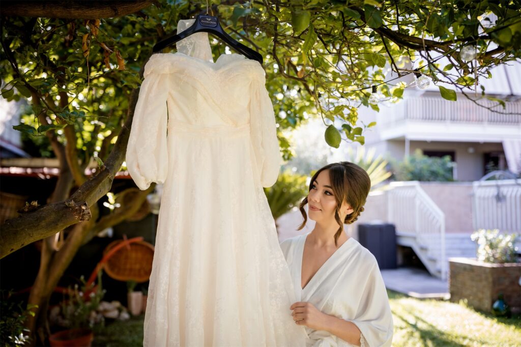 Preparativi della sposa Giulia prima del matrimonio a Villa Althea