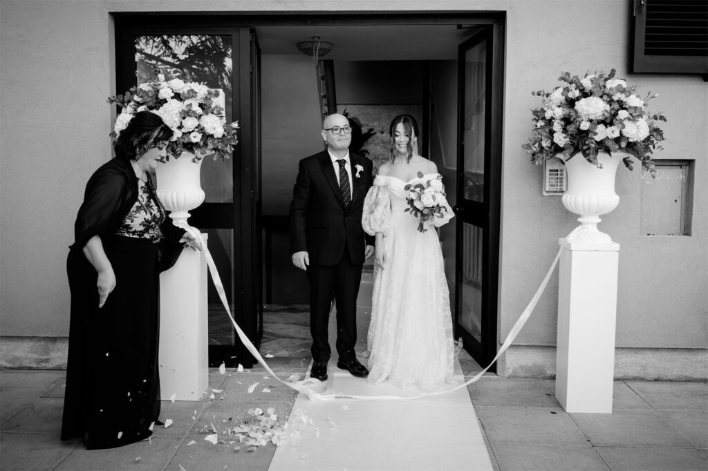 Preparativi della sposa Giulia prima del matrimonio a Villa Althea
