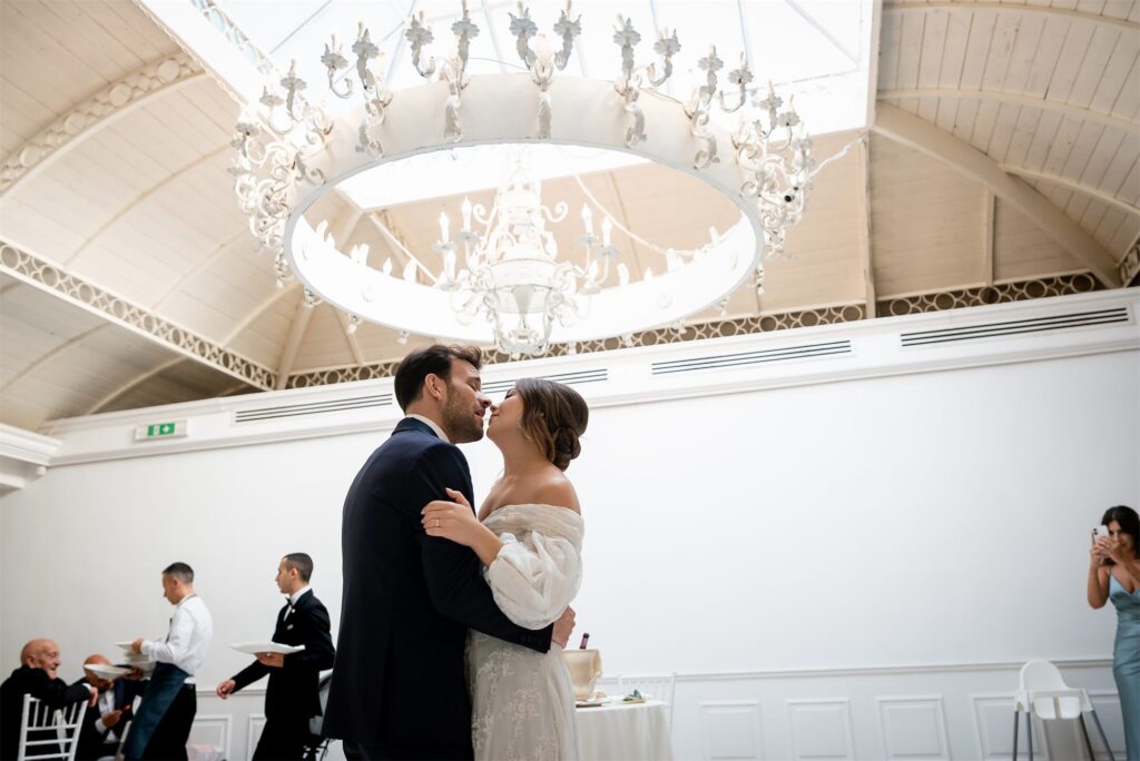 Ricevimento di matrimonio nella sala di Villa Althea, Bellona
