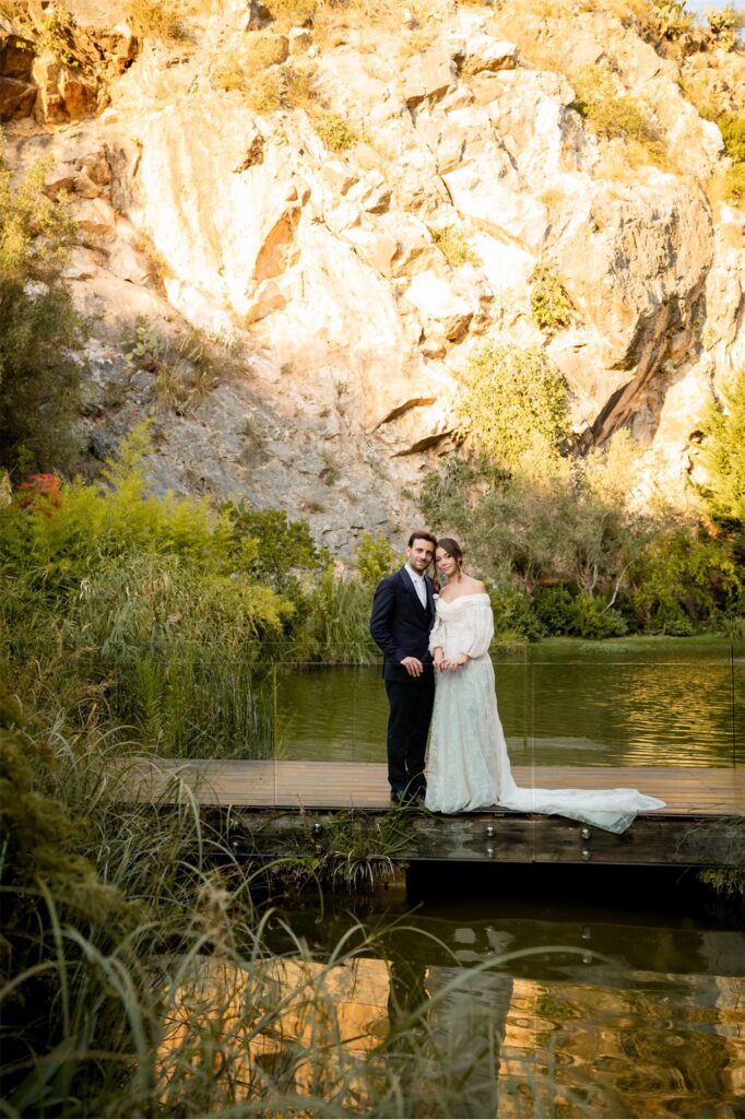 Foto di coppia di Antonio e Giulia nel giardino di Villa Althea, Bellona