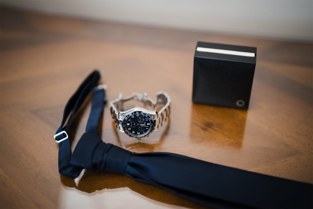 Orologio e cravatta dello sposo