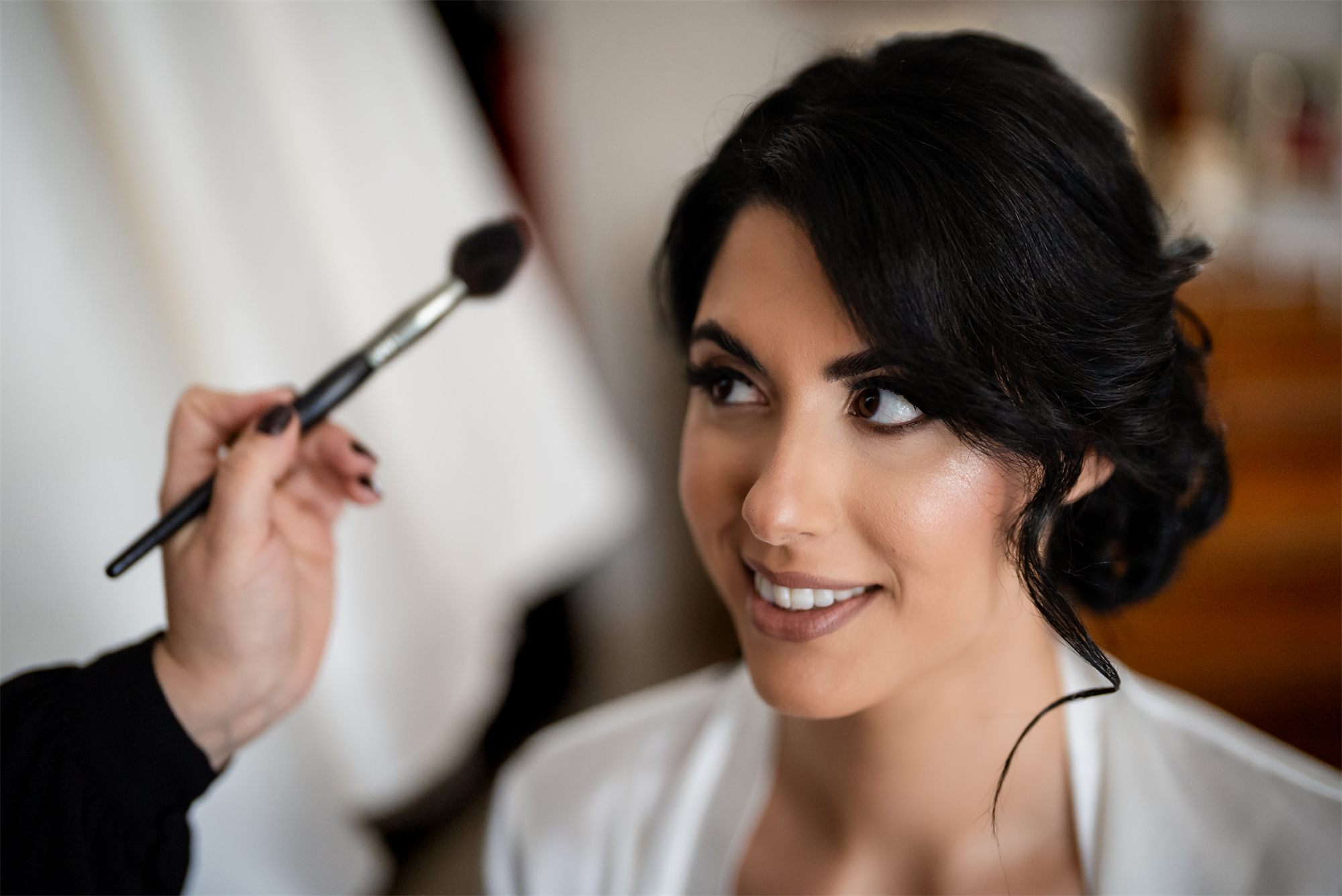 Il trucco della sposa durante i preparativi