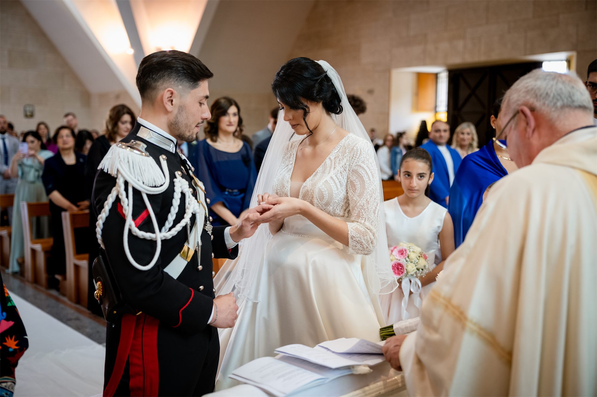 Lo scambio delle fedi in chiesa