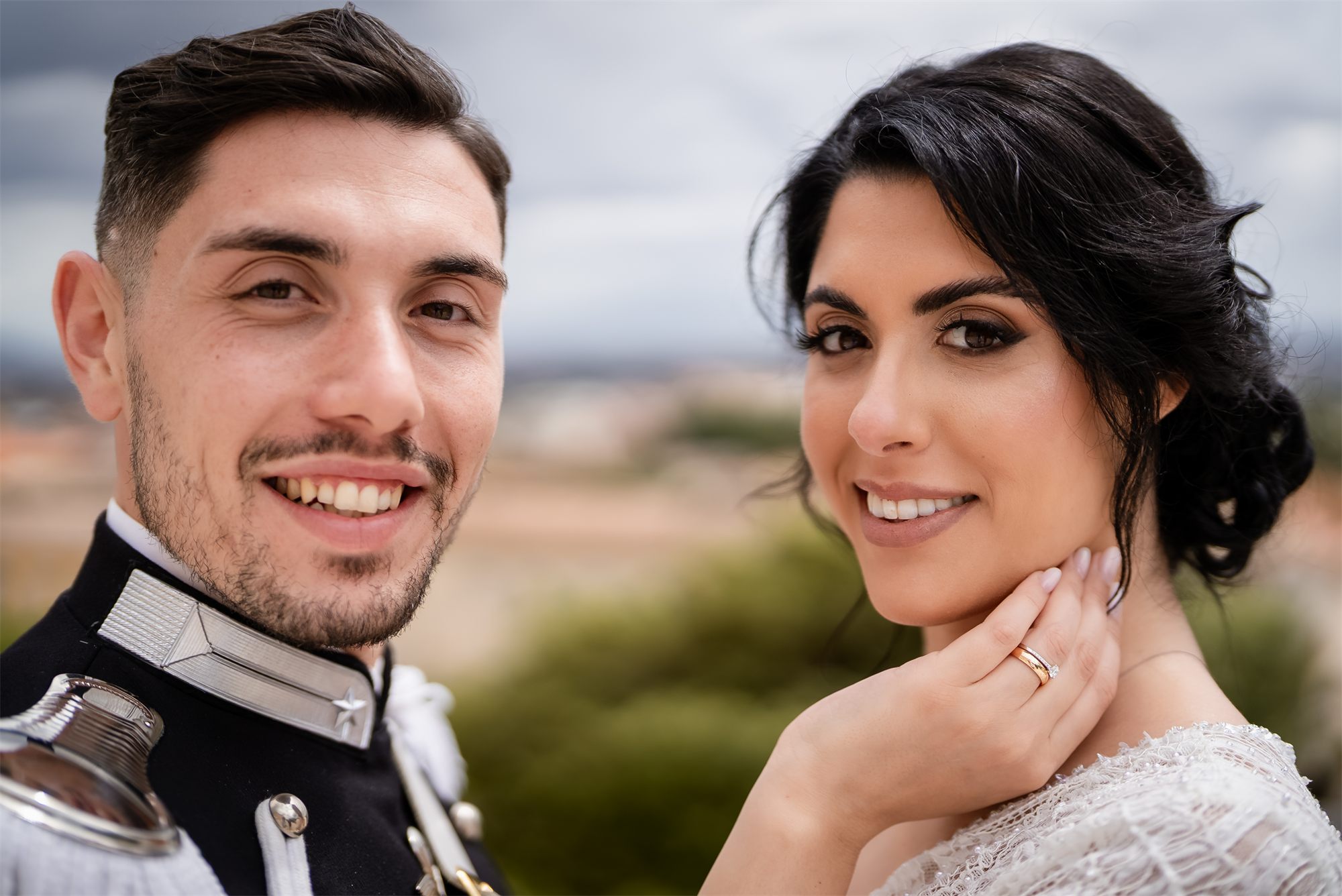 Ritratto ravvicinato degli sposi sorridenti, Belvedere di San Leucio