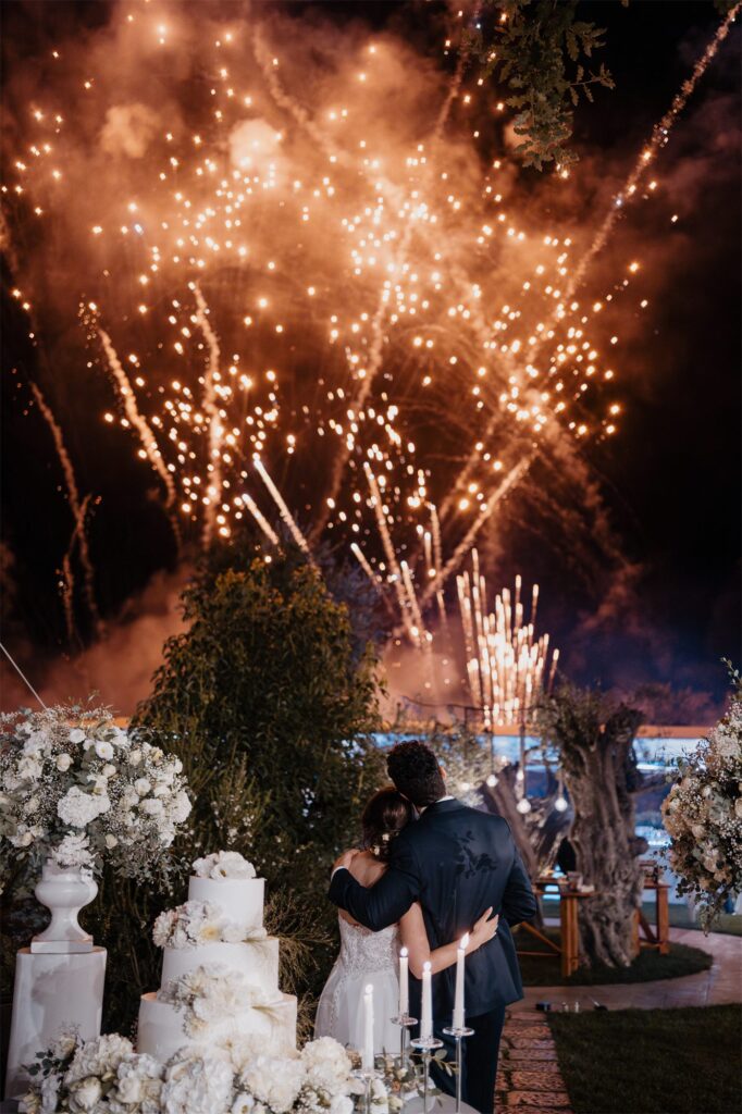 Torta, sparklers e fuochi d’artificio ad Aquamadre, Bellona