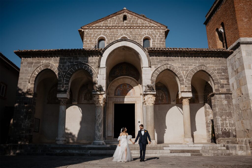 Francesco e Tonia davanti alla Basilica di Sant'Angelo in Formis, Capua