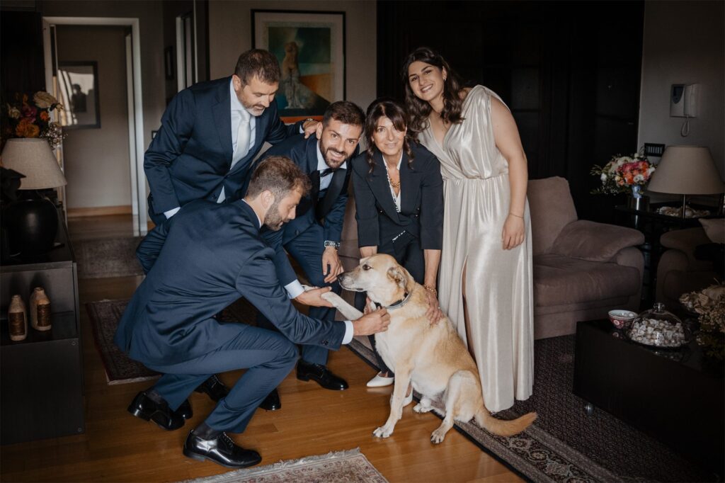 Francesco con il cagnolino prima di uscire