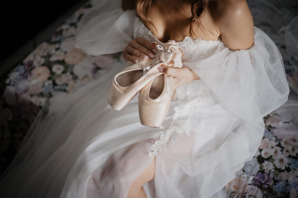 Tonia indossa le scarpe da ballerina