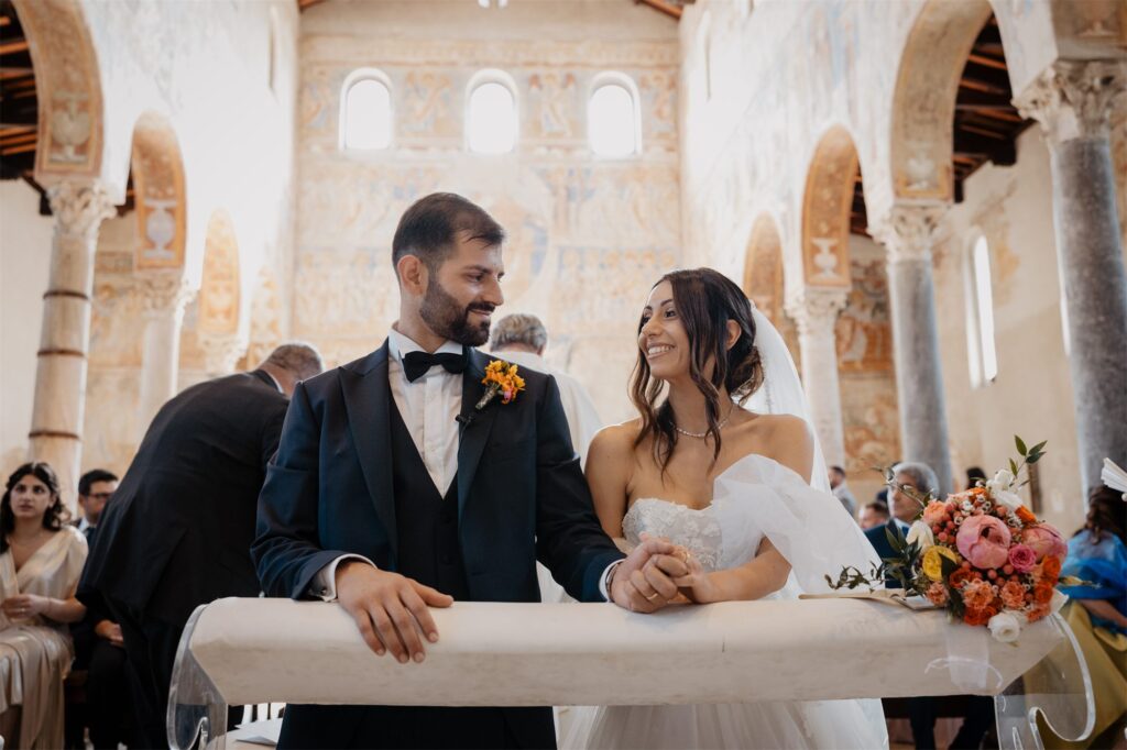 Francesco e Tonia sorridono durante la cerimonia