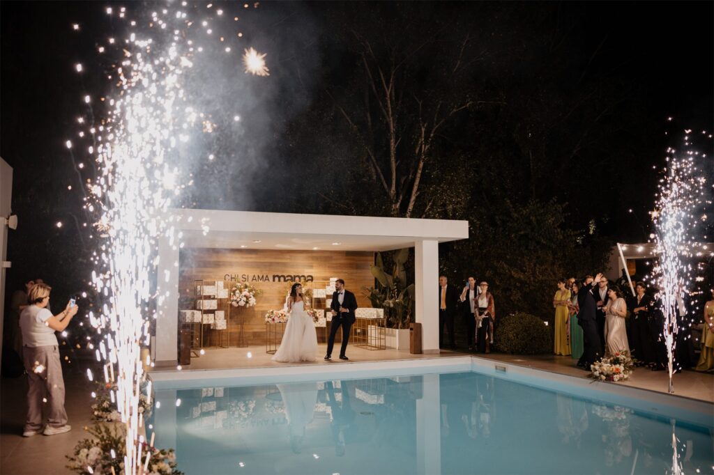 I fuochi d'artificio a bordo piscina a Masseria Falco