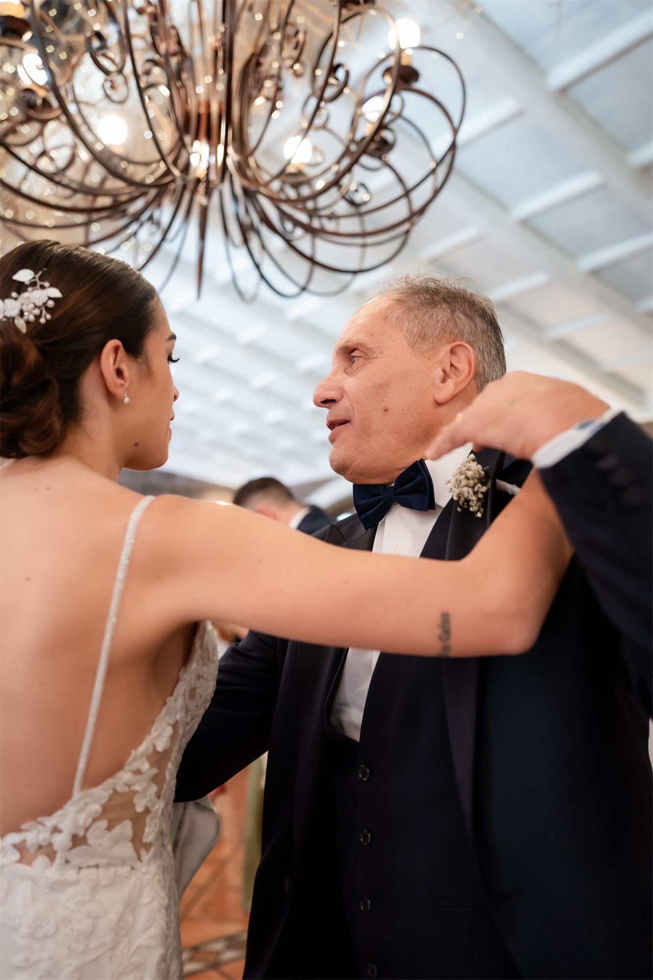 Teresa balla con il papà