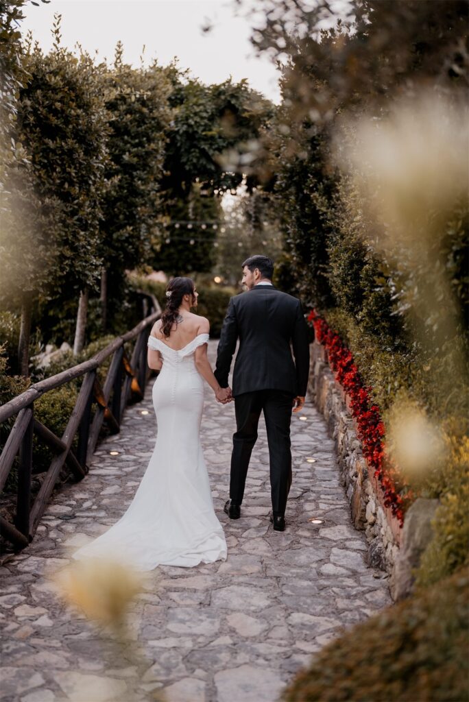 Marco e Fiorella nel giardino del Casale dei Mascioni