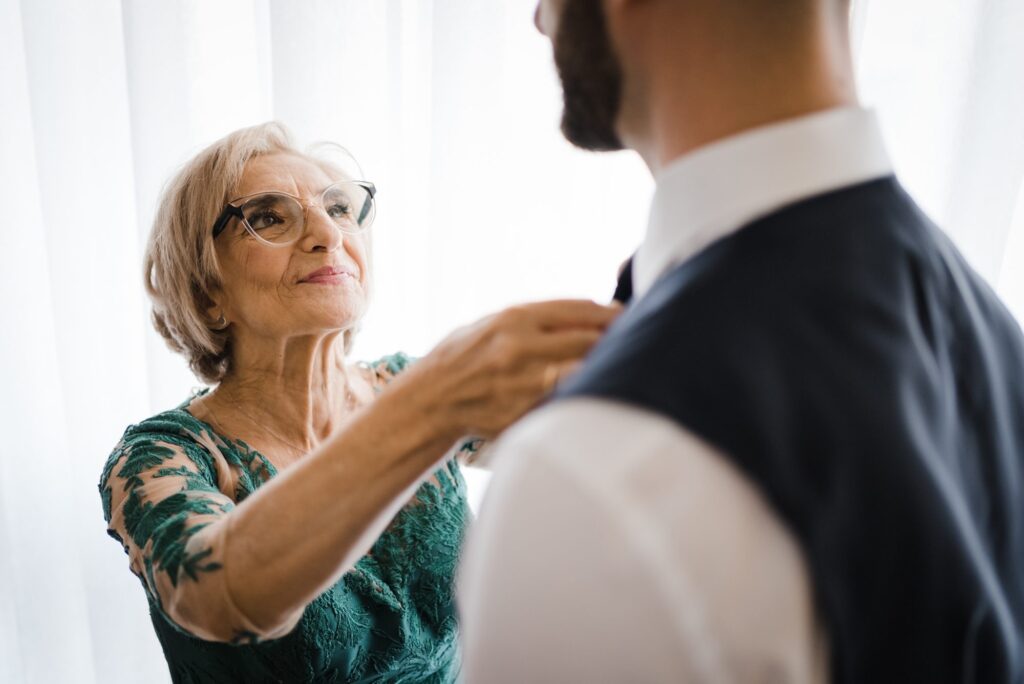 Lo sposo con la nonna