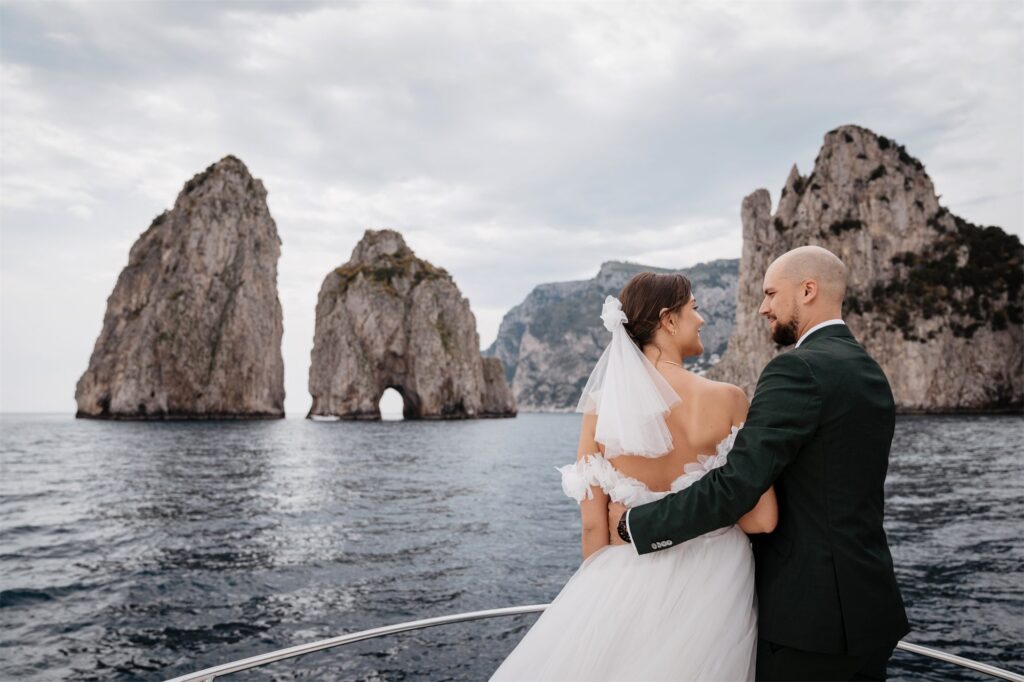 Thomas e Solenne in barca verso Capri (14)