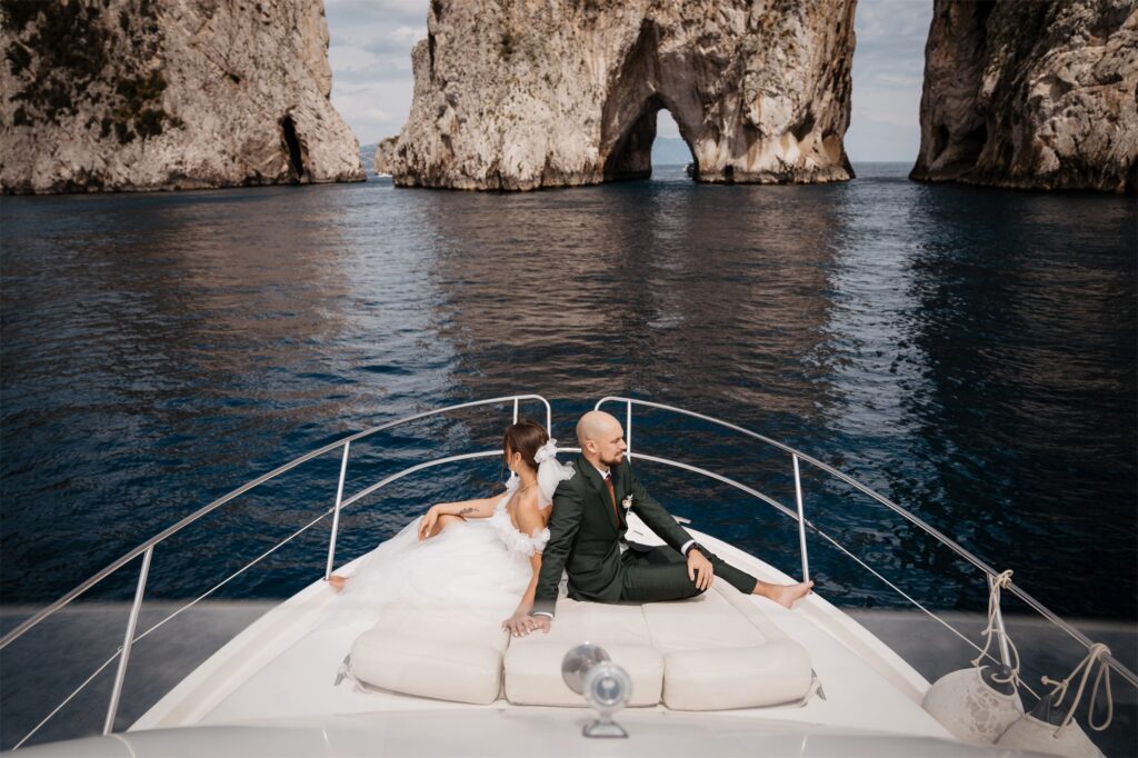 Thomas e Solenne in barca verso Capri (21)
