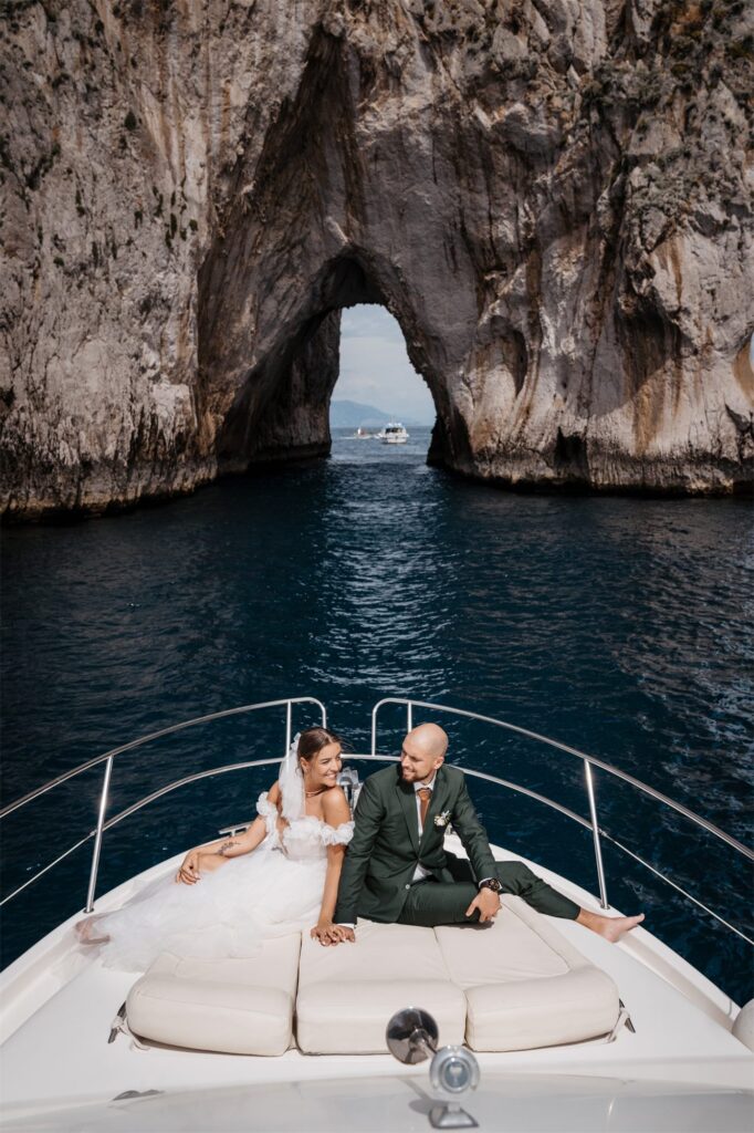 Thomas e Solenne in barca verso Capri (22)
